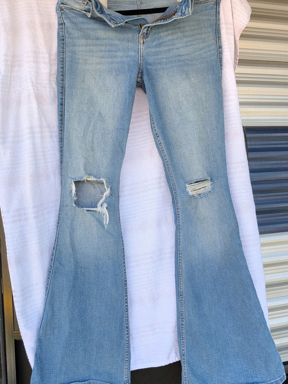 Hollister Light Blue Distressed Flare Jeans 7L, 28x34